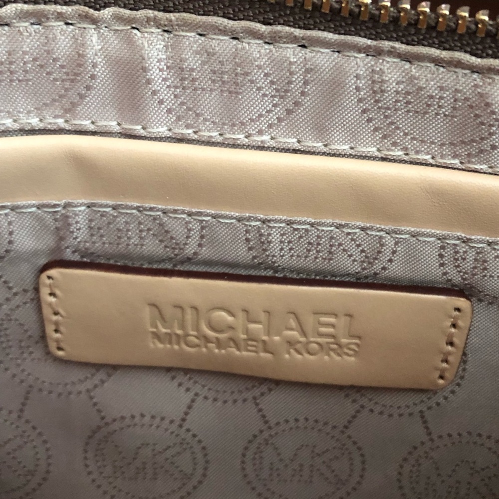 MK Michael Kors Wristlet - Picture 8 of 8